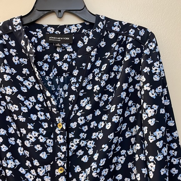 JONES NEW YORK COLLECTION Top/ Blouse - Picture 3 of 10